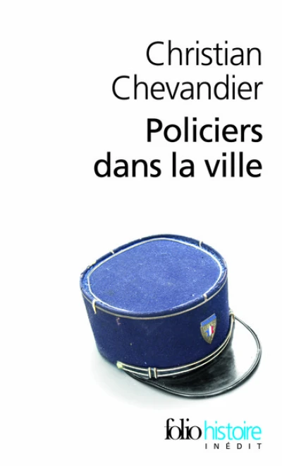 Policiers dans la ville