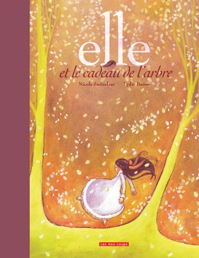 Elle et le cadeau de l'arbre