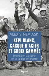 Képi blanc, casque d'acier et croix gammée