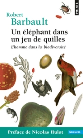 Un éléphant dans un jeu de quilles